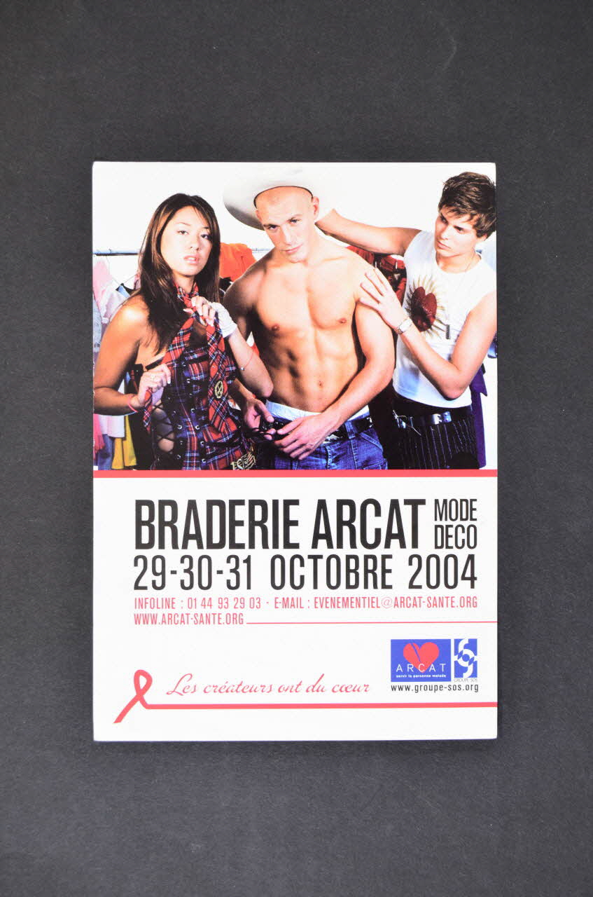 Association pour la Recherche, la Communication et les Actions pour l'Accès aux Traitements (ARCAT) carte postale "Braderie ARCAT. Mode déco 29-30-31 octobre 2004 France 2004 2005.253.45 Photo Mucem