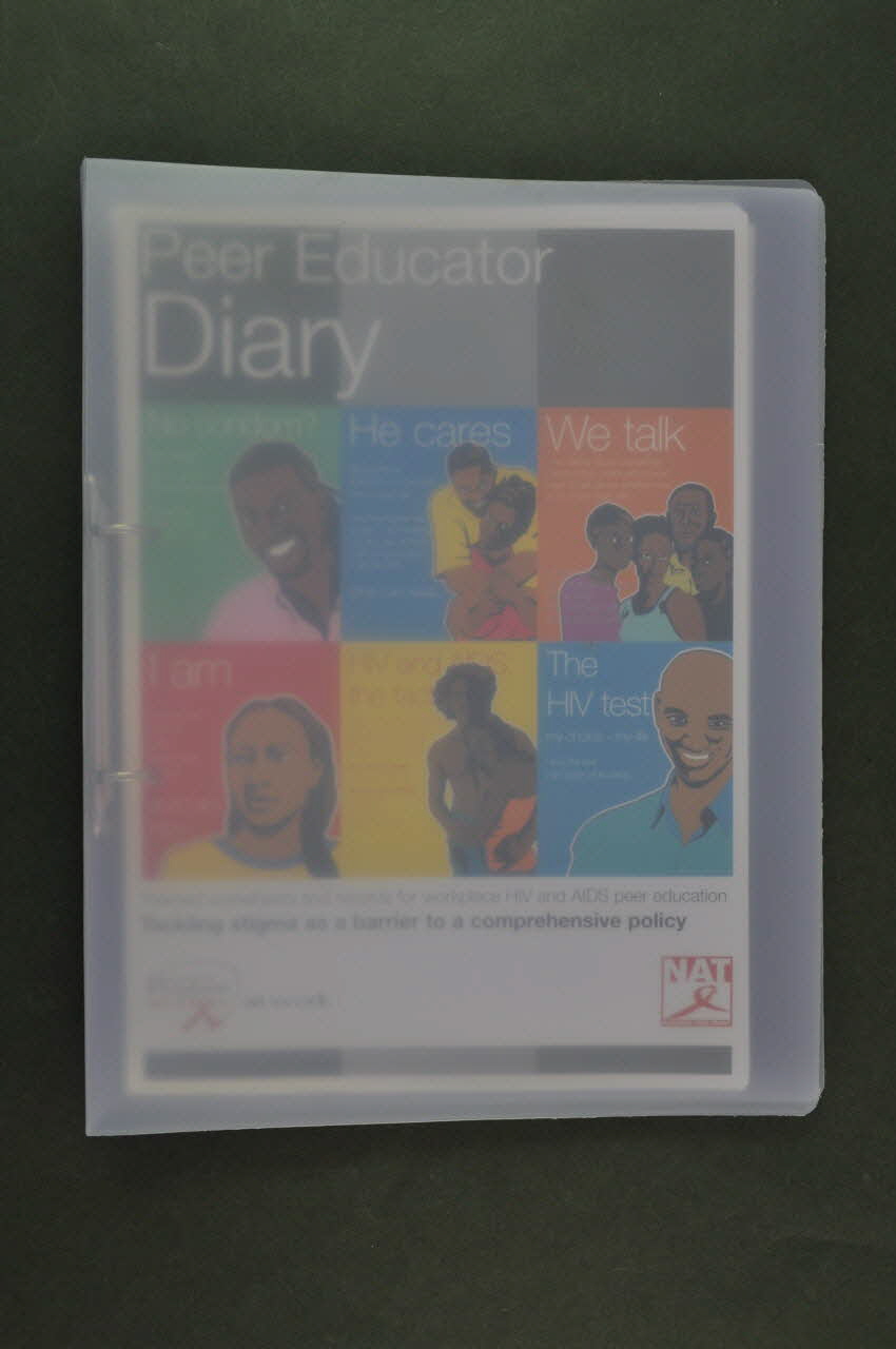 Nat, Positive Action At Work De Glaxosmithkline BROCHURE "Peer educator diary" (Journal du "peer educator") Grande Bretagne 2004 2004.214.2.1-43 Photo Mucem