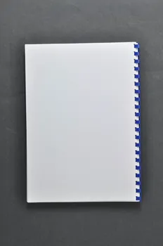 Association pour la Recherche, la Communication et les Actions pour l'Accès aux Traitements (ARCAT) document Rapport d'activité 2001  "La discrimination en entreprise, c'est trop moche !" France 2001 2005.253.49 Photo Mucem