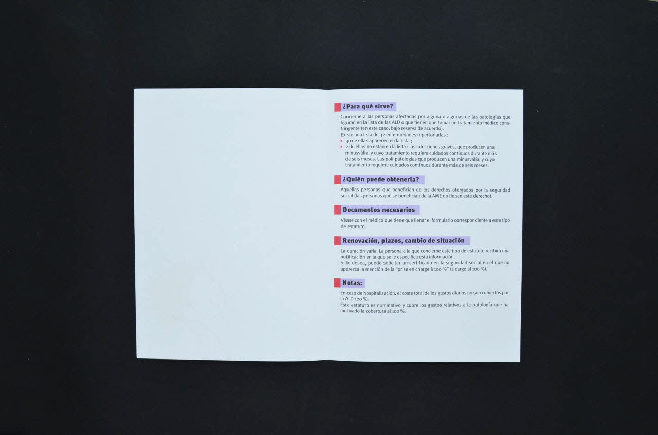 Association pour la Recherche, la Communication et les Actions pour l'Accès aux Traitements (ARCAT) Dépliant "Ficha social n°4. Enfermedad de larga duracion el 100 %"  (Fiche sociale n°4.  Maladie de longue durée. Le 100 %. ALD) France 2003/12 2005.253.9 Photo Mucem