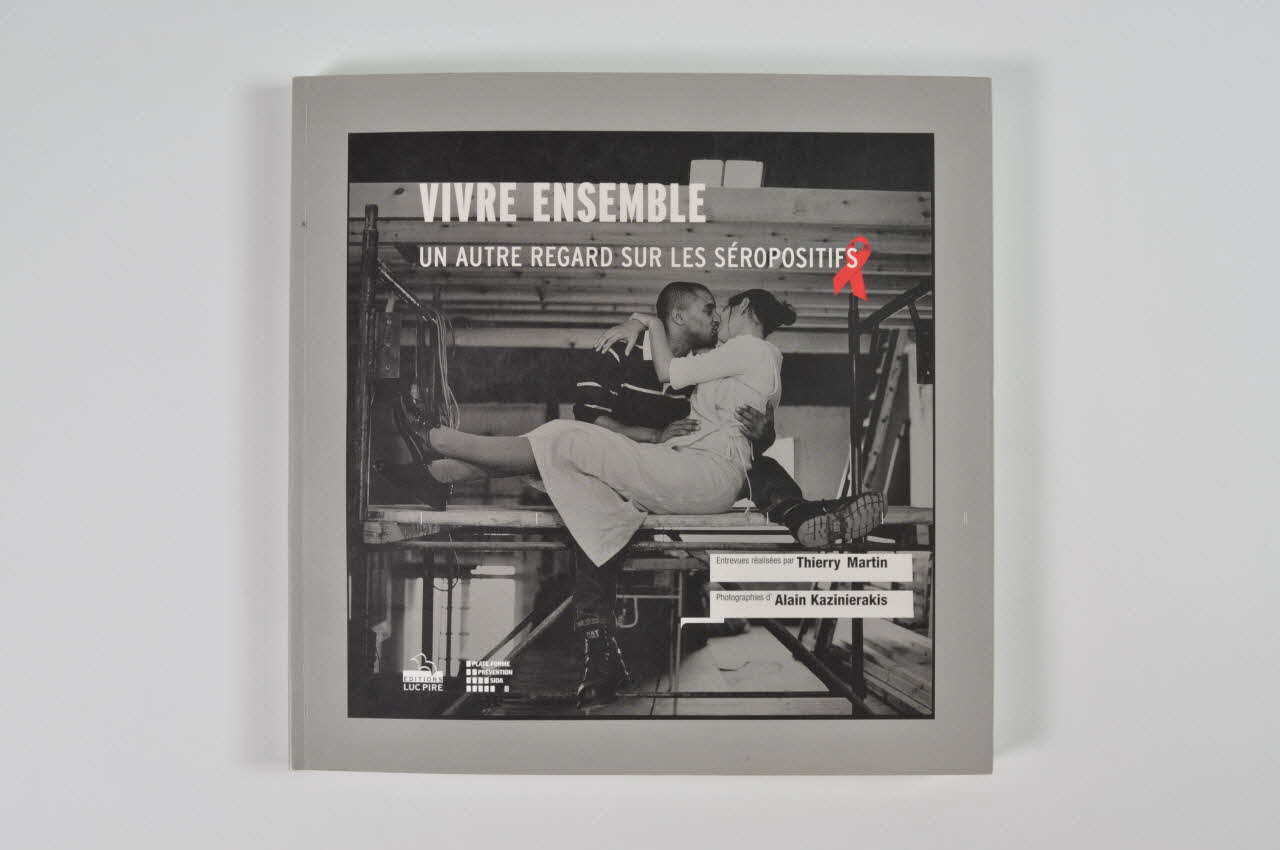 Plateforme Prévention Sida livre "Vivre ensemble. Un autre regard sur les séropositifs" Belgique 2002 2004.216.12 Photo Mucem