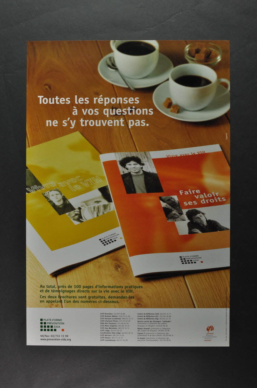 affiche "Toutes les réponses à vos questions ne s'y trouvent pas.  / Au total, près de 100 pages d'informations pratiques et de témoignages directs sur la vie avec le VIH" 2004.216.6 Photo Mucem