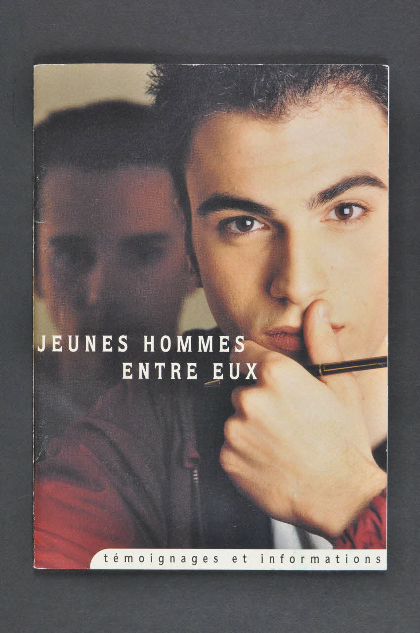 BROCHURE "Jeunes hommes entre eux" 2004.217.10 Photo Mucem