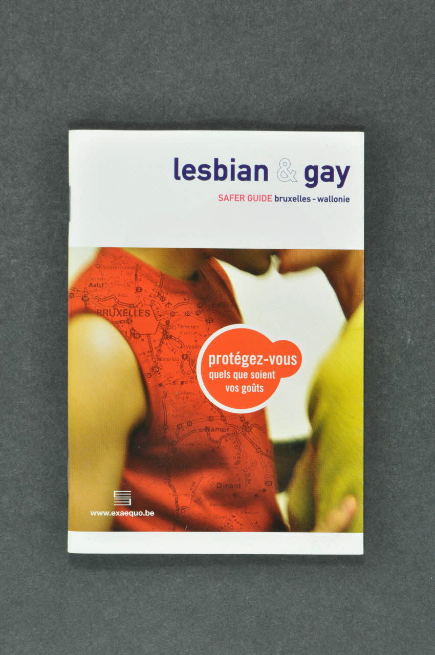 BROCHURE "Lesbian & gay safer guide Bruxelles - Wallonie" (Guide lesbien et gay / Sans risque à Bruxelles et en Wallonie) 2004.217.14 Photo Mucem