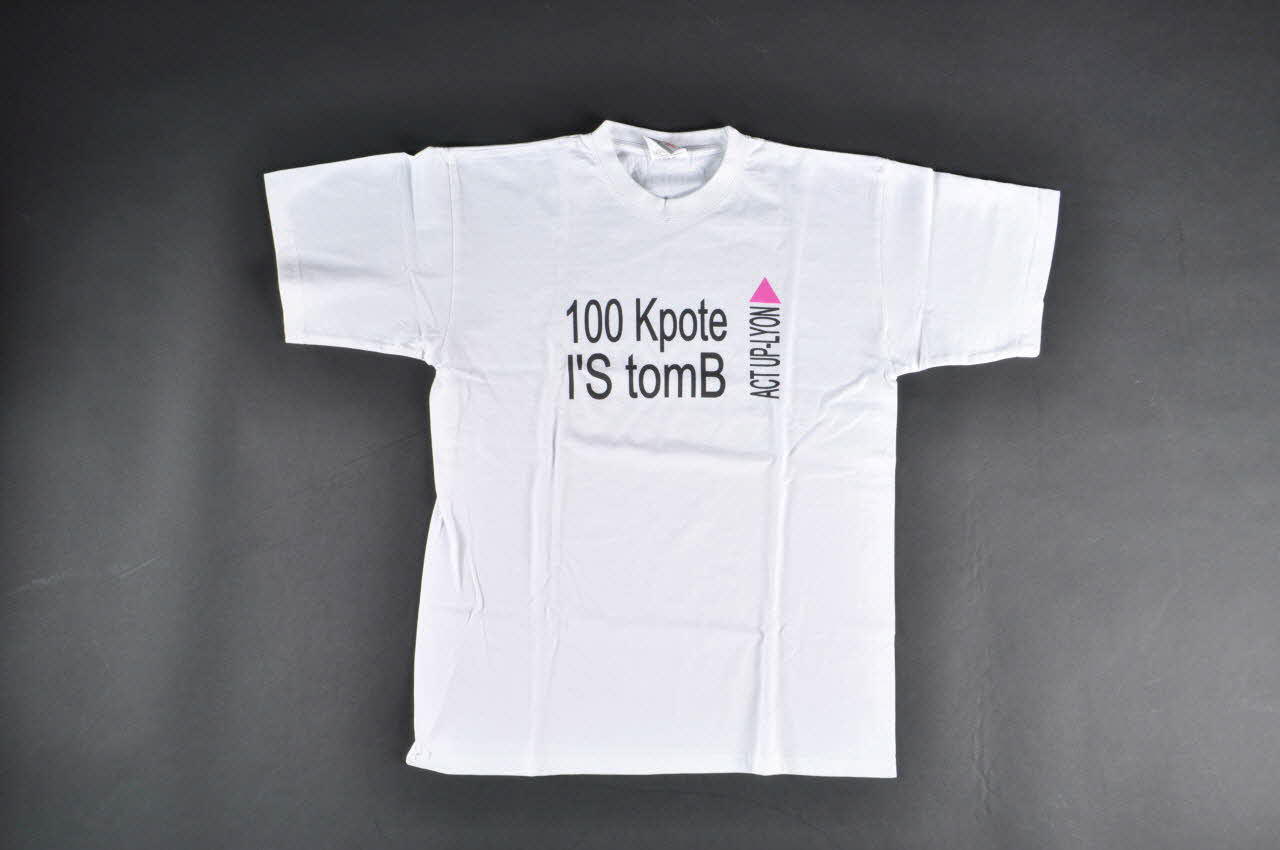 Act Up - Lyon tee-shirt "100 Kpote l'S tomB" Rhône-Alpes, France 2005 2005.261.1 Photo Mucem