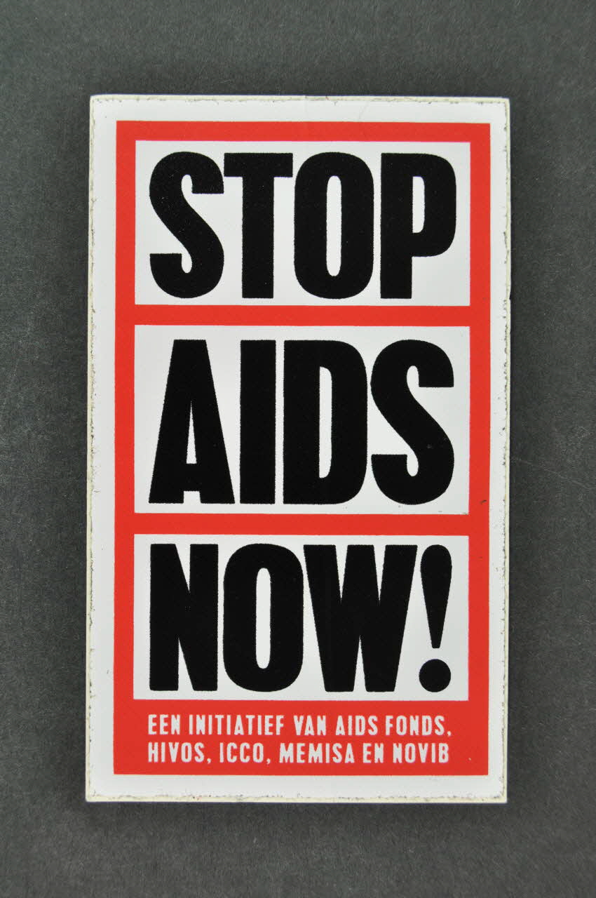 Aids Fonds autocollant "Stop AIDS Now" (Arrêtez le sida maintenant) Pays-Bas 2003 2003.133.1 Photo Mucem