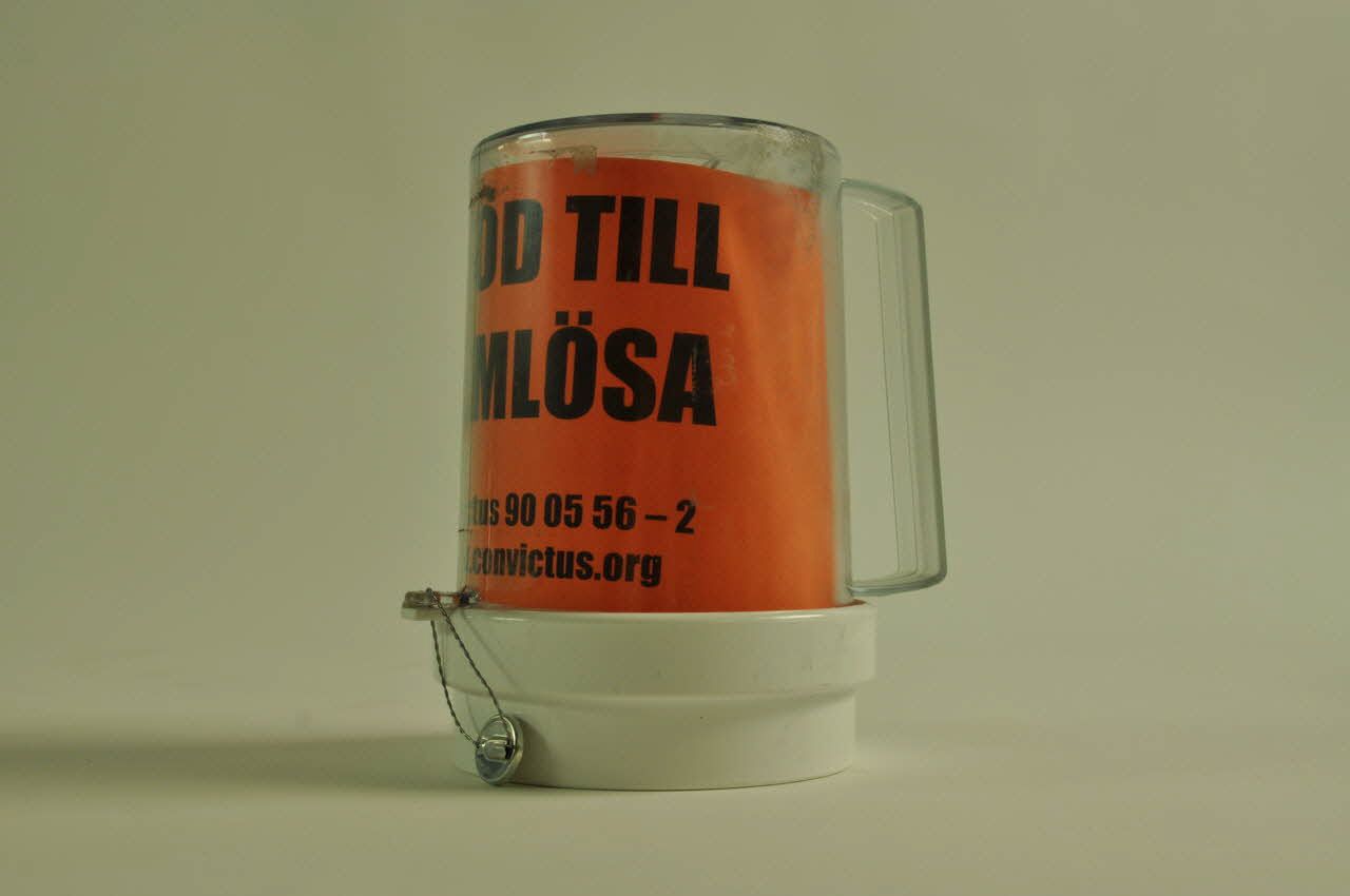 Convictus tirelire de collecte "Stöd Till Hemlösa" Suède 2005 2005.263.2 Photo Mucem