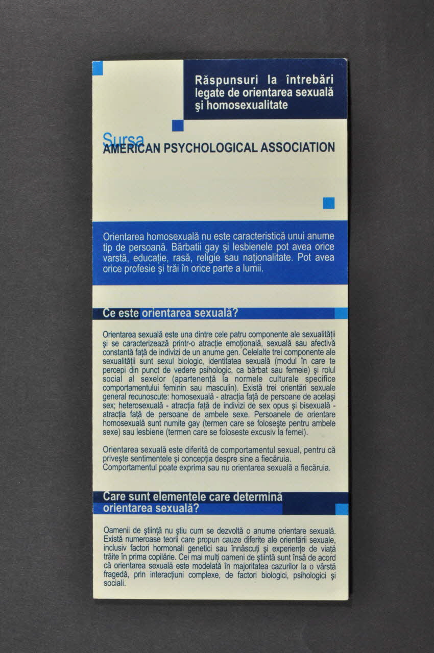 Accept Dépliant "Räspunsuri la intrebari legate de orientarea sexuala si homosexualitate" (Réponses sur la législation relative à l'orientation sexuelle et à l'homosexualité) Roumanie 2004 2004.218.13 Photo Mucem