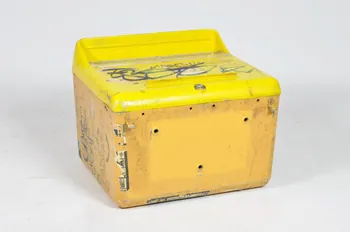 La Poste ; Tran ; Anonyme boîte aux lettres Boîte aux lettres taguée 2002 2003.140.1 Photo Mucem