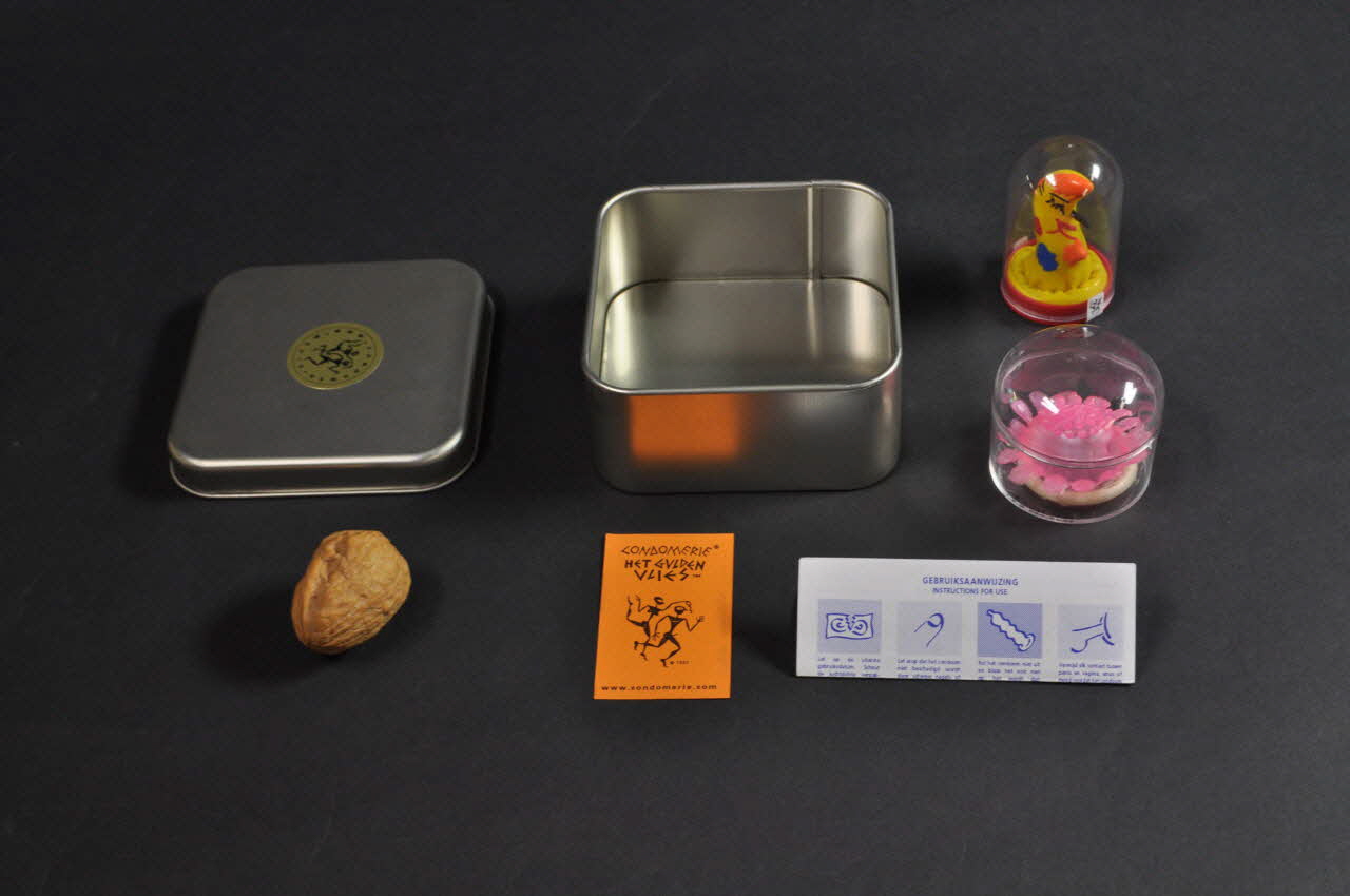 Condomerie Amsterdam Préservatif gadget Boite contenant  3 gadgets Pays-Bas 2005 2005.265.6.2.1-3 Photo Mucem