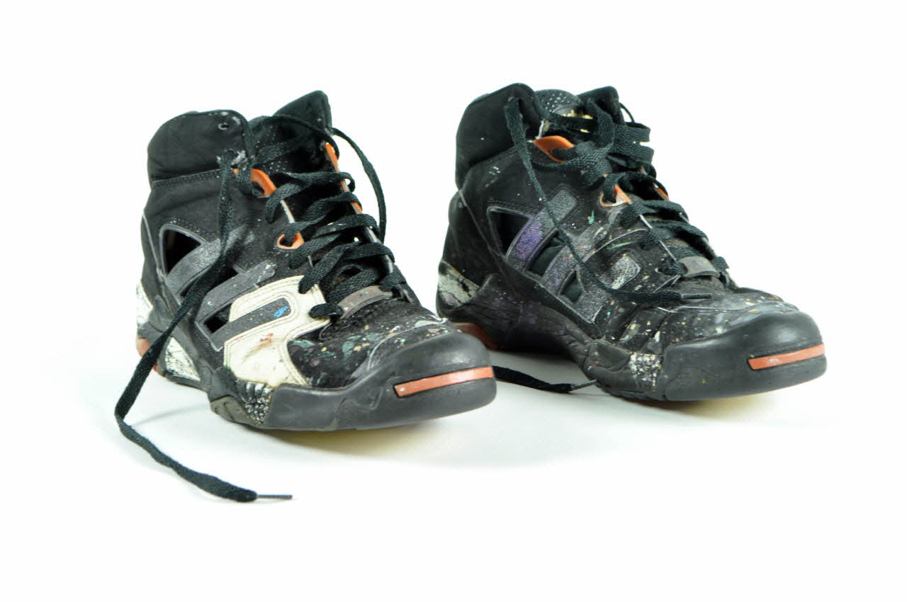 chaussure d'homme Paire de baskets de graffeur 2003.144.3.4.1-2 Photo Mucem