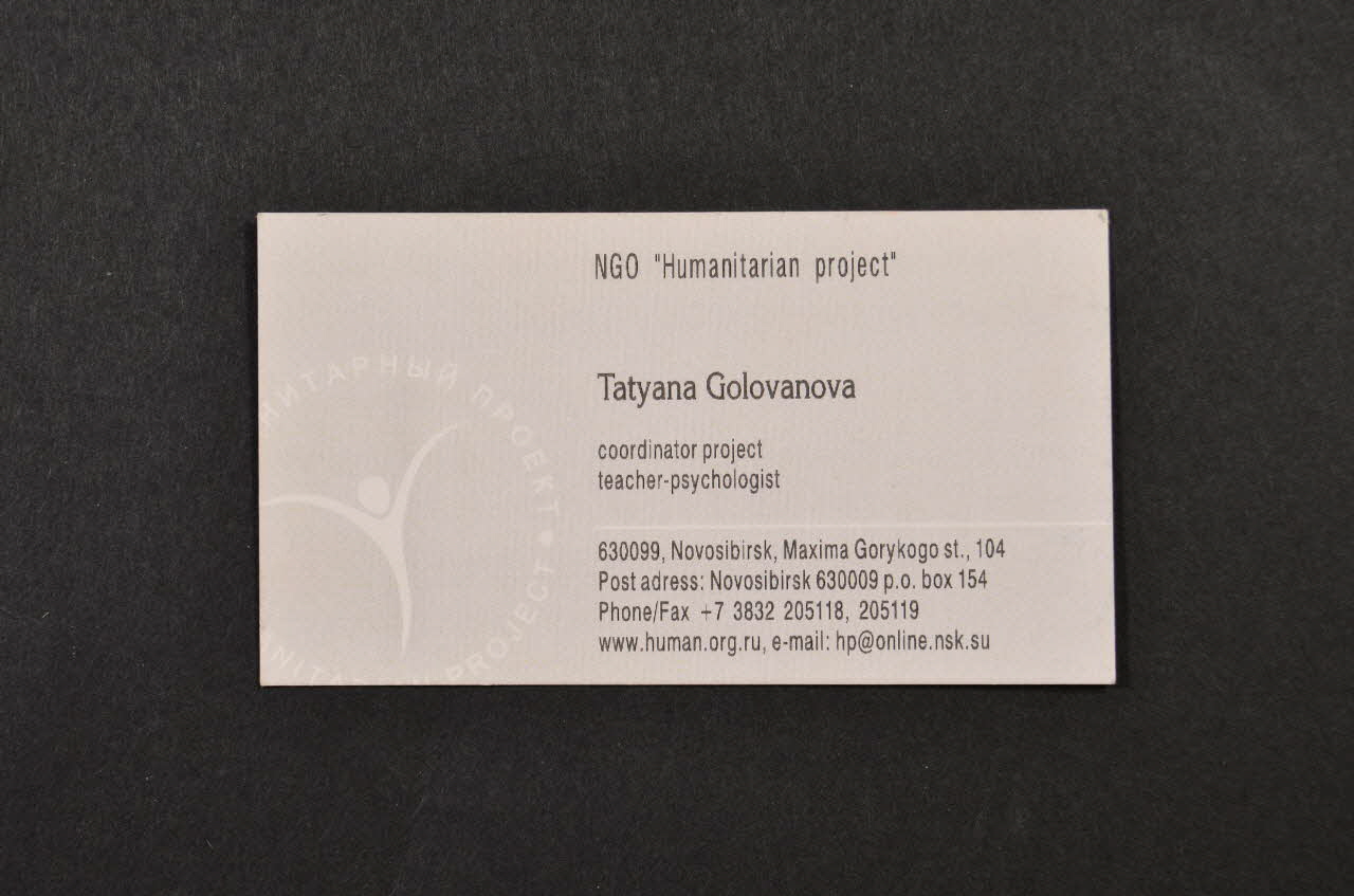 Humanitarian Project carte de visite Carte de visite bilingue russe anglais de la coordinatrice du projet Russie 2004 2004.221.2 Photo Mucem