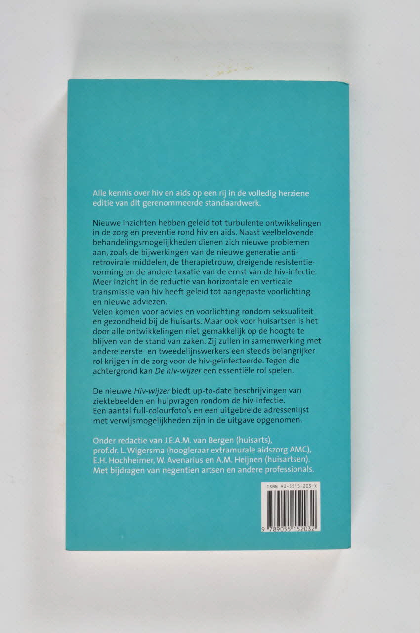 SAD Schorer Stichting livre "De hiv-wijzer : Voor huisartsen en andere hulpverleners" (Le guide du VIH. Pour les médecins généralistes et d'autres travailleurs de santé) Pays-Bas 1998 2005.31.10 Photo Mucem