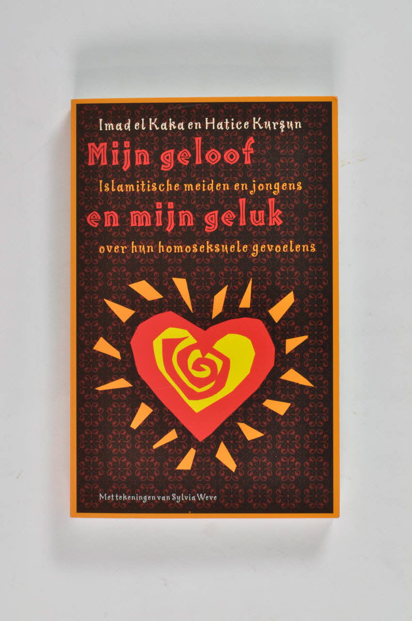 SAD Schorer Stichting livre "Mijn geloof en mijn geluk : Islamitische meiden en jongens over hun homoseksuele gevolens" (Ma foi et mon bonheur. Des garçons et des filles islamiques parlent de leurs sentiments homosexuels) Pays-Bas 2002 2005.31.4 Photo Mucem