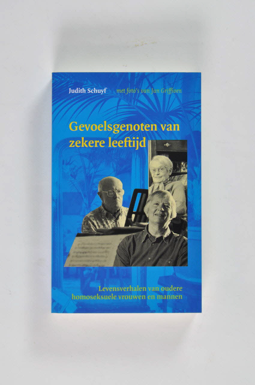 SAD Schorer Stichting livre "Gevoelsgenoten van zekere leeftijd : Levensverhalen van oudere homoseksuele vrouwen en mannen (Pairs d'un certain âge : Histoires de vie d'hommes et de femmes homosexuels âgés) Pays-Bas 1997 2005.31.6 Photo Mucem