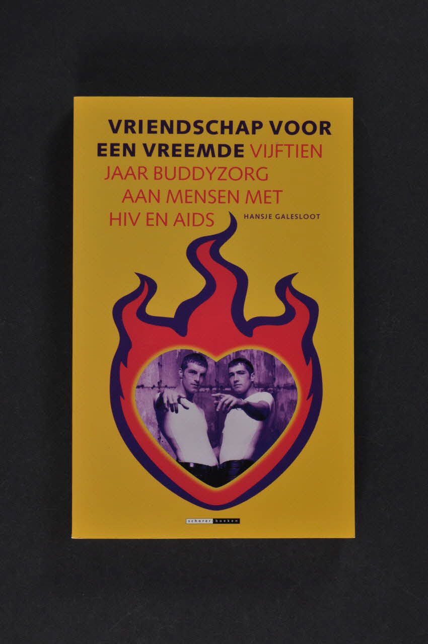 SAD Schorer Stichting livre "Vriendschap voor een vreemde : Viiftien jaar buddyzorg aan mensen met hiv en aids" (Amitié pour un étranger : 15 ans de "buddy care" en face à face avec des personnes vivant avec le VIH/Sida) Pays-Bas 1999 2005.31.9 Photo Mucem