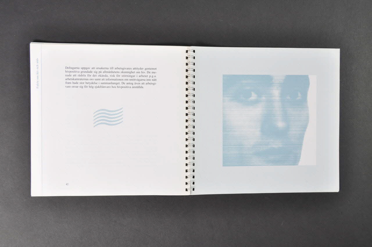 RiksföRbund FöR Hiv Positiva (Rfhp) BROCHURE En liten bok om hiv ur arbetslivsperspektiv (traduire) Suède 2000/3 2005.32.12 Photo Mucem