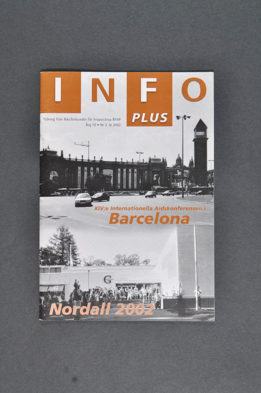 RiksföRbund FöR Hiv Positiva (Rfhp) Revue associative INFO Plus, 2002, n°3 / "XIV° Internationella AIDSkonferensen Barcelona" Suède 2002 2005.32.15 Photo Mucem