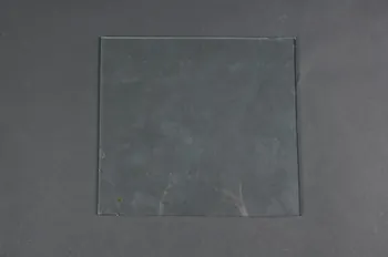 plaque de verre La Vierge de douleur Transylvanie, Roumanie 2003 2003.168.4.2  Photo Mucem