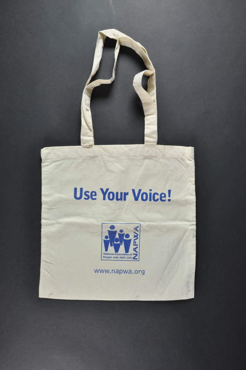 sac "Use your voice" (Utilisez votre voix) Russie 2004 2004.228.1 Photo Mucem