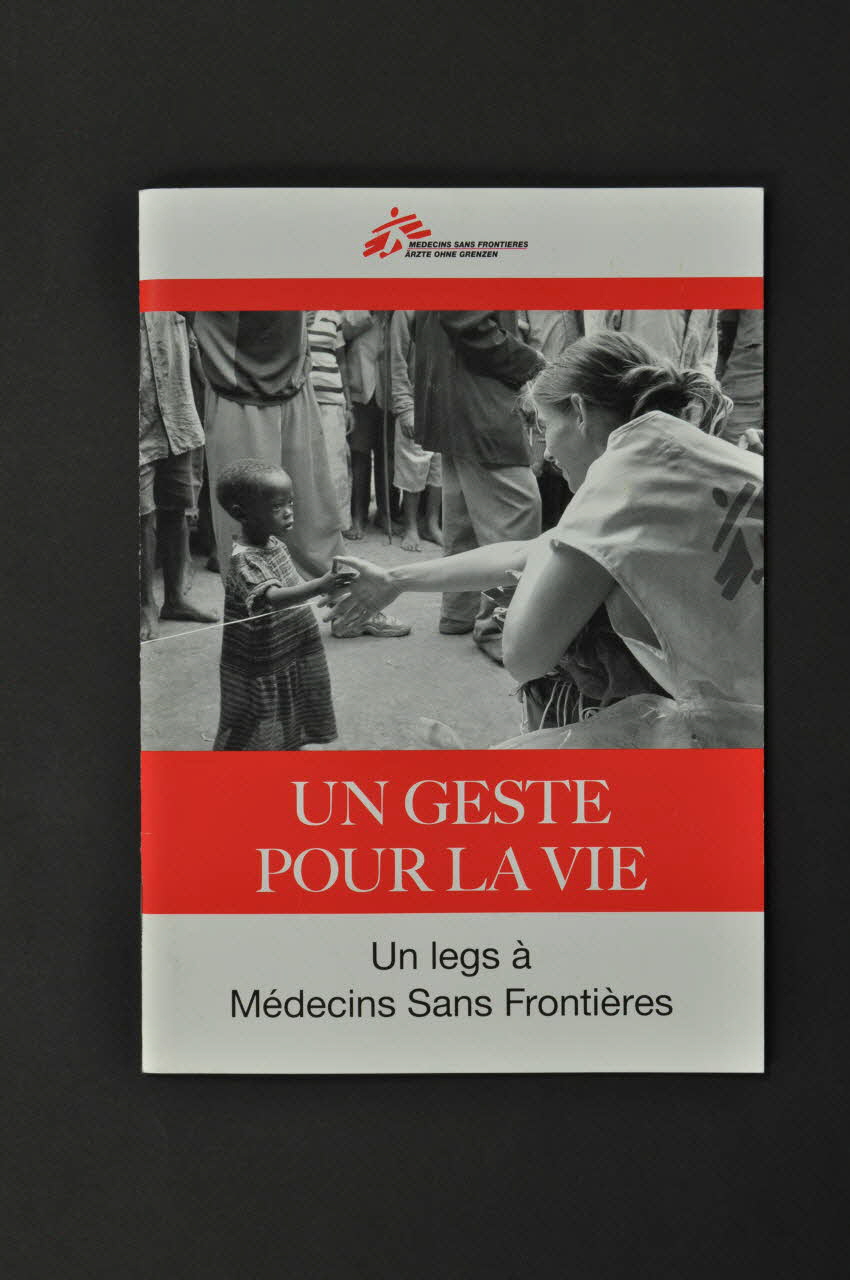 Médecins Sans Frontières Genève BROCHURE Un geste pour la vie. Un legs à Médecins sans Frontières Lorraine, France 2004 2004.231.4 Photo Mucem