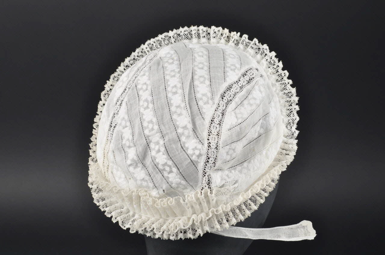 bonnet de fête Centre, France 1890-1905 1952.7.5 Photo Mucem