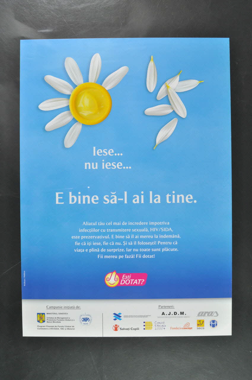 affiche "Iese ... nu iese... E bine sâ-l ai la tine" Roumanie 2005 2004.234.19 Photo Mucem