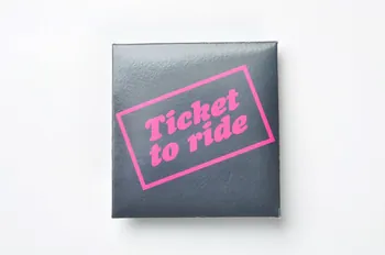 Statens Folkhälsoinstitut Préservatif "Ticket to ride" (Ticket pour chevaucher) Suède 2005 2005.34.37.1-2 Photo Mucem