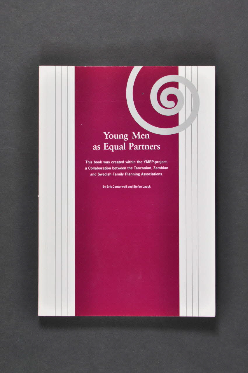 Rfsu livre "Young men as Equal Partners" (Les jeunes hommes comme partenaires égaux) Suède 2004/5 2005.34.74 Photo Mucem