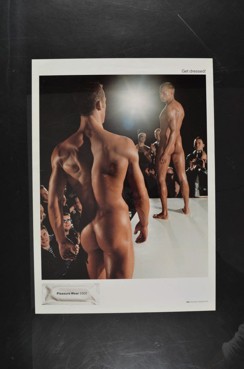 LAFA affiche "Get dressed !" (Habillez-vous !) Suède 2002 2005.35.2 Photo Mucem