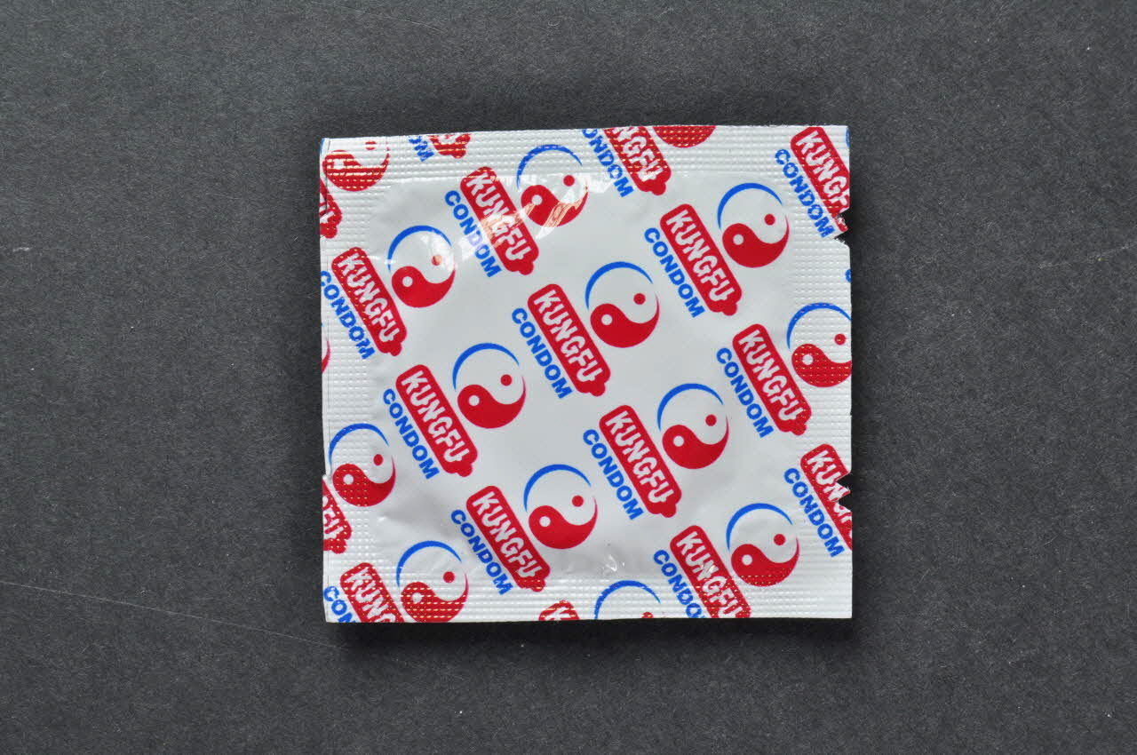 Rfsu Préservatif "Kungfu" Suède 2005 2005.35.28 Photo Mucem