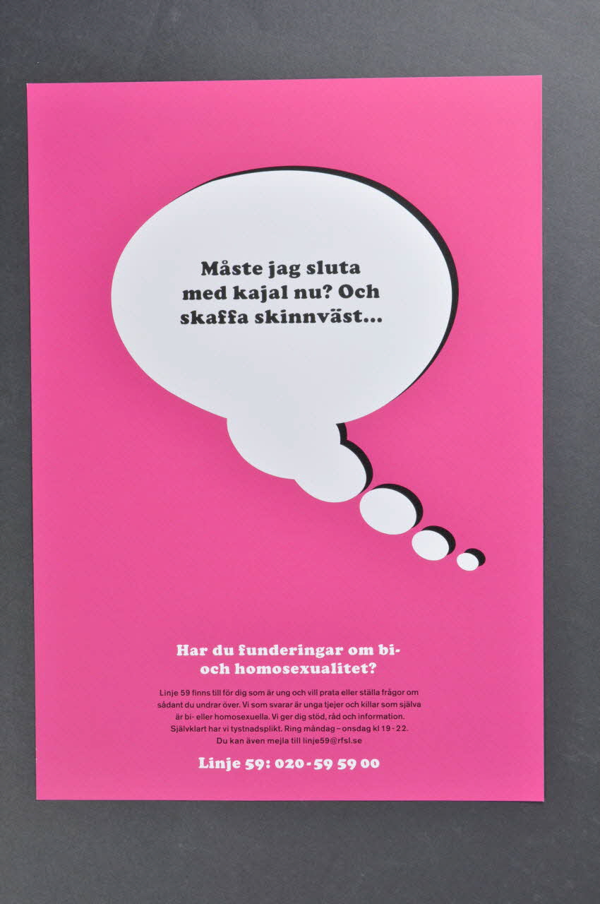affichette "Mäste jag sluta med kajal nu ? Och skaffa skinnväst..." (traduire ?) 2005.35.5 Photo Mucem