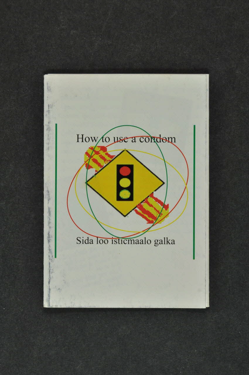 Dépliant "How to use a condom / Sida loo isticmaalo galka" (Comment utiliser un préservatif ?) 2005.36.5 Photo Mucem