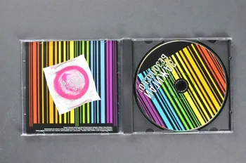 Siberian Aids Aid Charitable Fund CD (compact disque) "SAFE SEX" . Sibérie 2004 2004.236.57.1-3  Photo Mucem