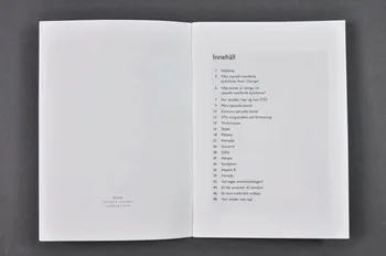 Folkhälsoinstitutet BROCHURE "Omtanke / En liten bok om sexuellt överförda sjukdomar" (Prévention. Brochure sur les maladies sexuellement transmissibles" (en suédois) Suède 1999 2005.38.23  Photo Mucem