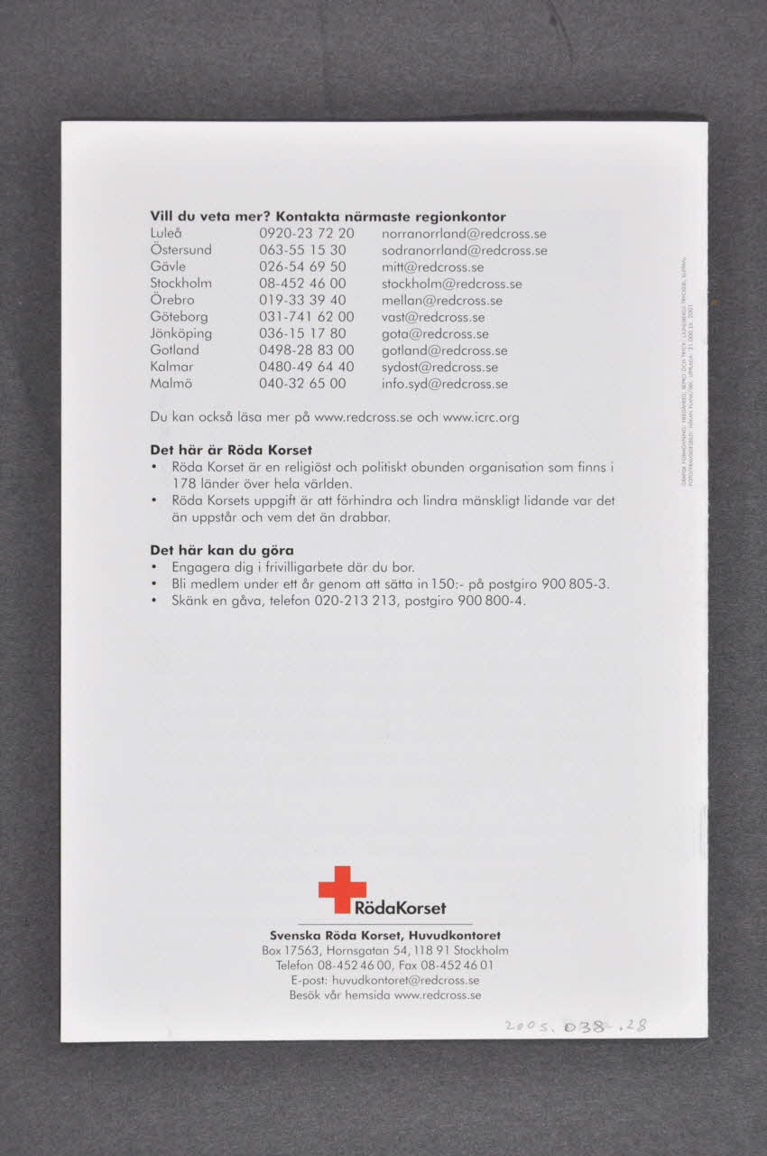 Röda Korset BROCHURE "Stöd till asylsökande, familjeäterförening, efterforskning och frivillig ätervandring" (traduire) Suède 2001 2005.38.28 Photo Mucem