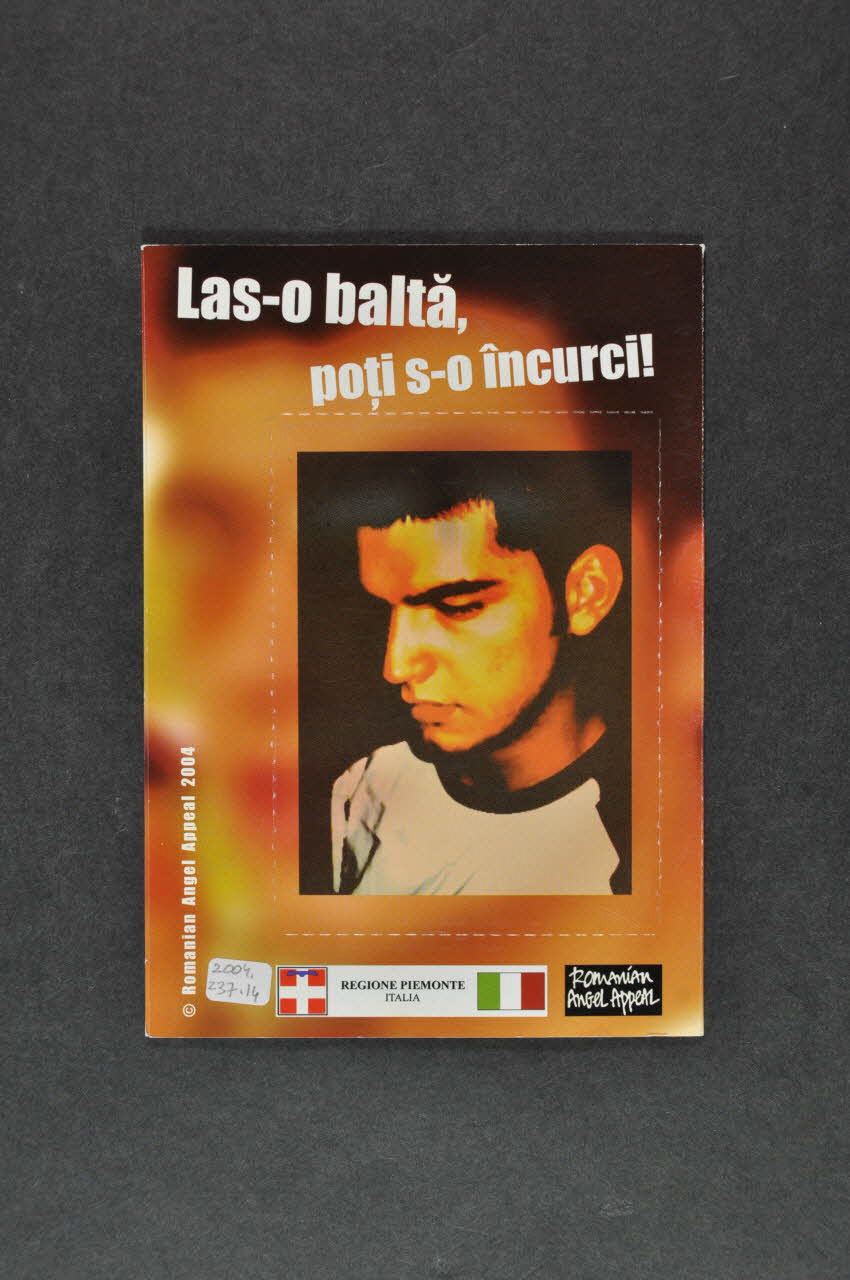 Romanian Angel Appeal Dépliant "Ai fumuri ? Esti intepat ? Ti ai luat Nasul la purtare ?" / "Las-o Balta, potis-o incurc ! (laisse en plan les embrouilles) Roumanie 2004 2004.237.14 Photo Mucem