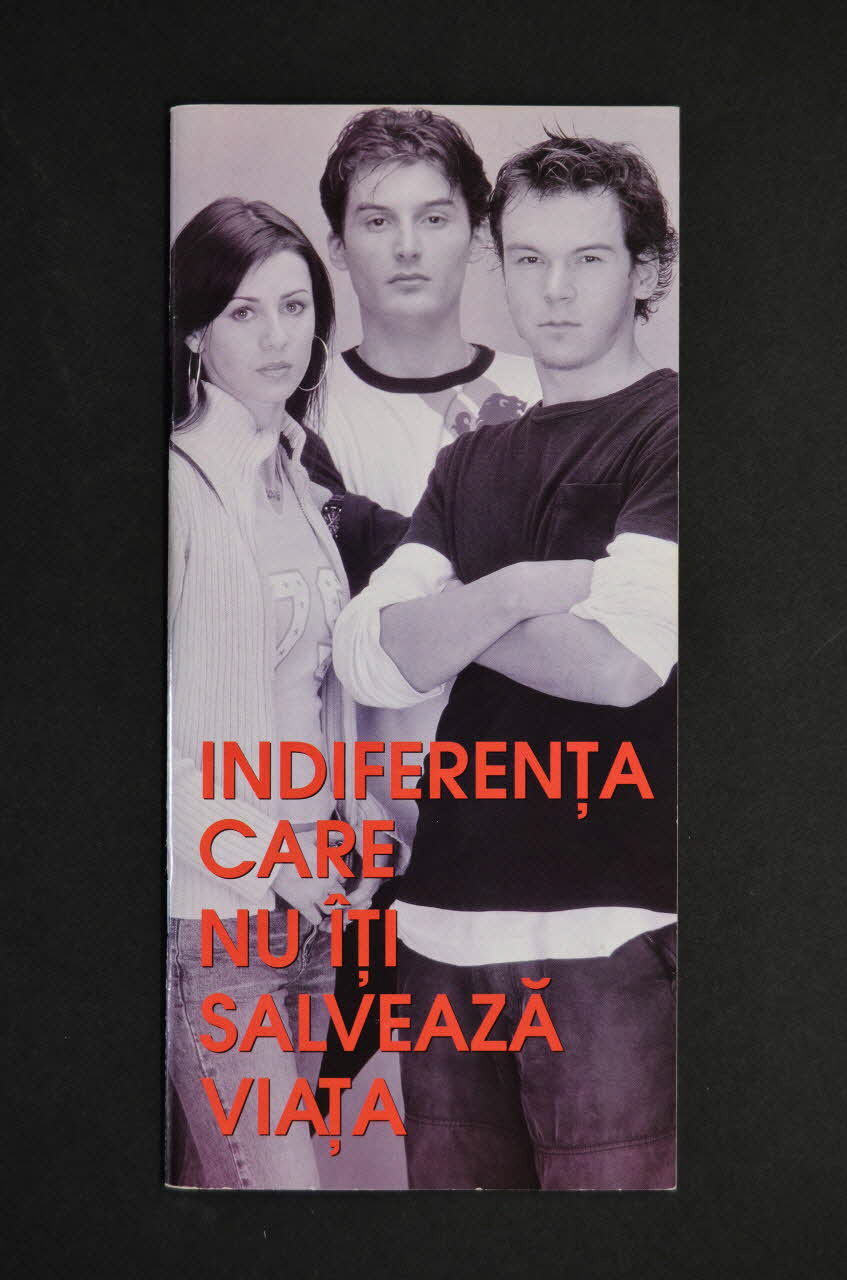Romanian Angel Appeal BROCHURE "Indiferenta care nu iti salveaza viata"  (L'indifférence ne sauve pas la vie) Roumanie 2003 2004.237.15 Photo Mucem