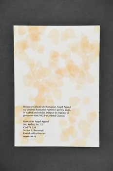 Romanian Angel Appeal BROCHURE "Continuâ sâ trâiesti !" (guide pour les femmes enceintes, édition de 2002) Roumanie 2002 2004.237.16 Photo Mucem
