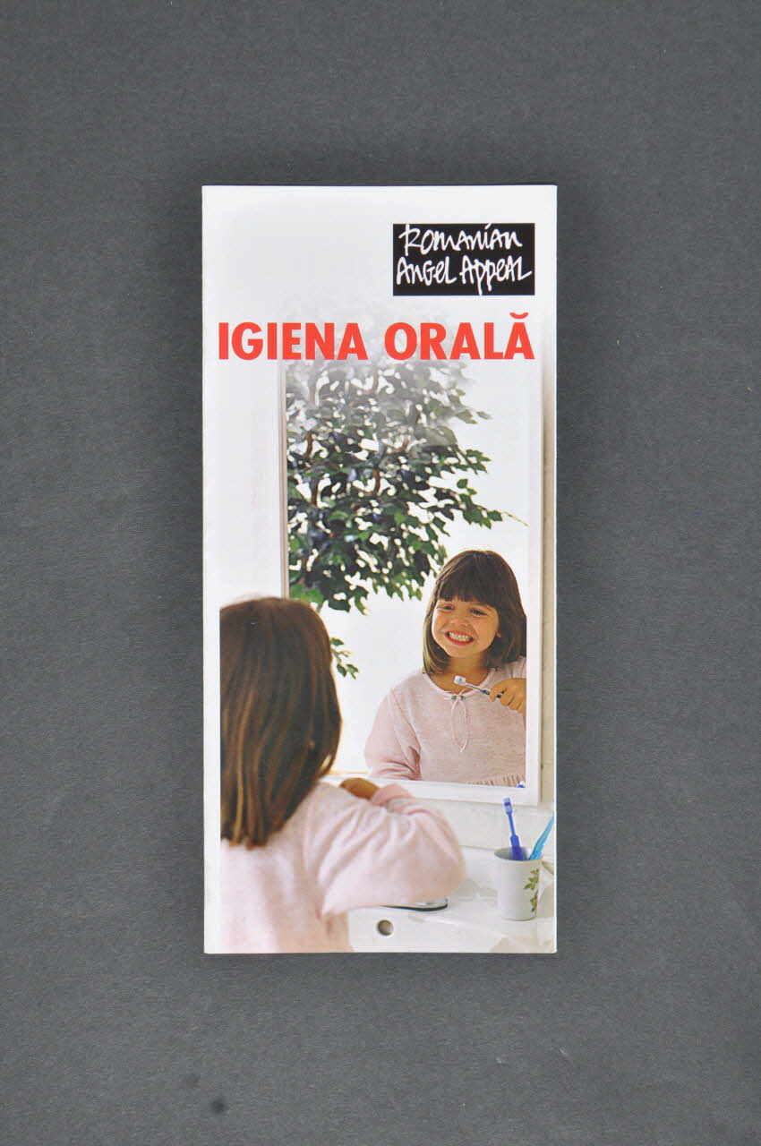 Romanian Angel Appeal Dépliant "Igiena oralâ" (Hygiène de la bouche) Roumanie 2004 2004.237.21 Photo Mucem