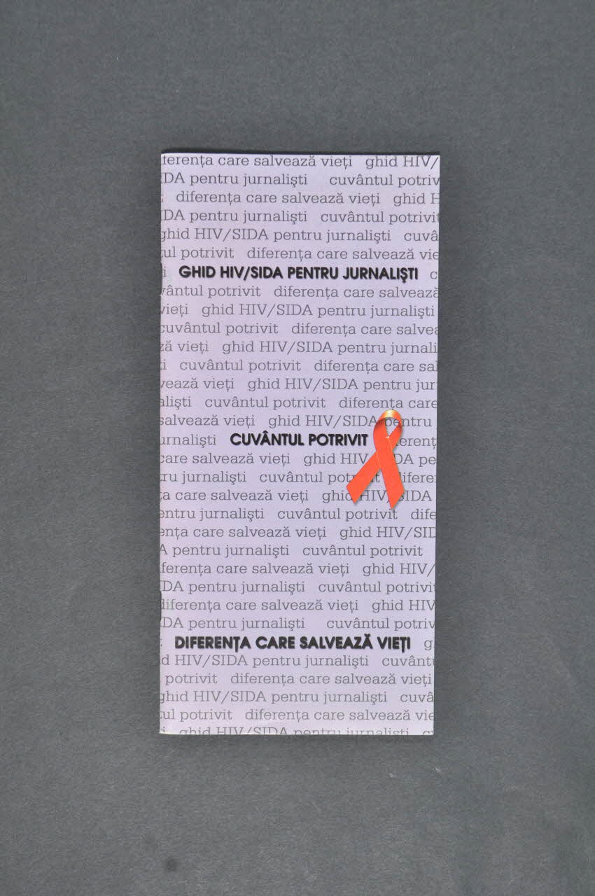 Romanian Angel Appeal BROCHURE Ghid HIV/SIDA pentru jurnalisti (Guide pour les journalistes sur le VIH/sida) Roumanie 2003 2004.237.23 Photo Mucem