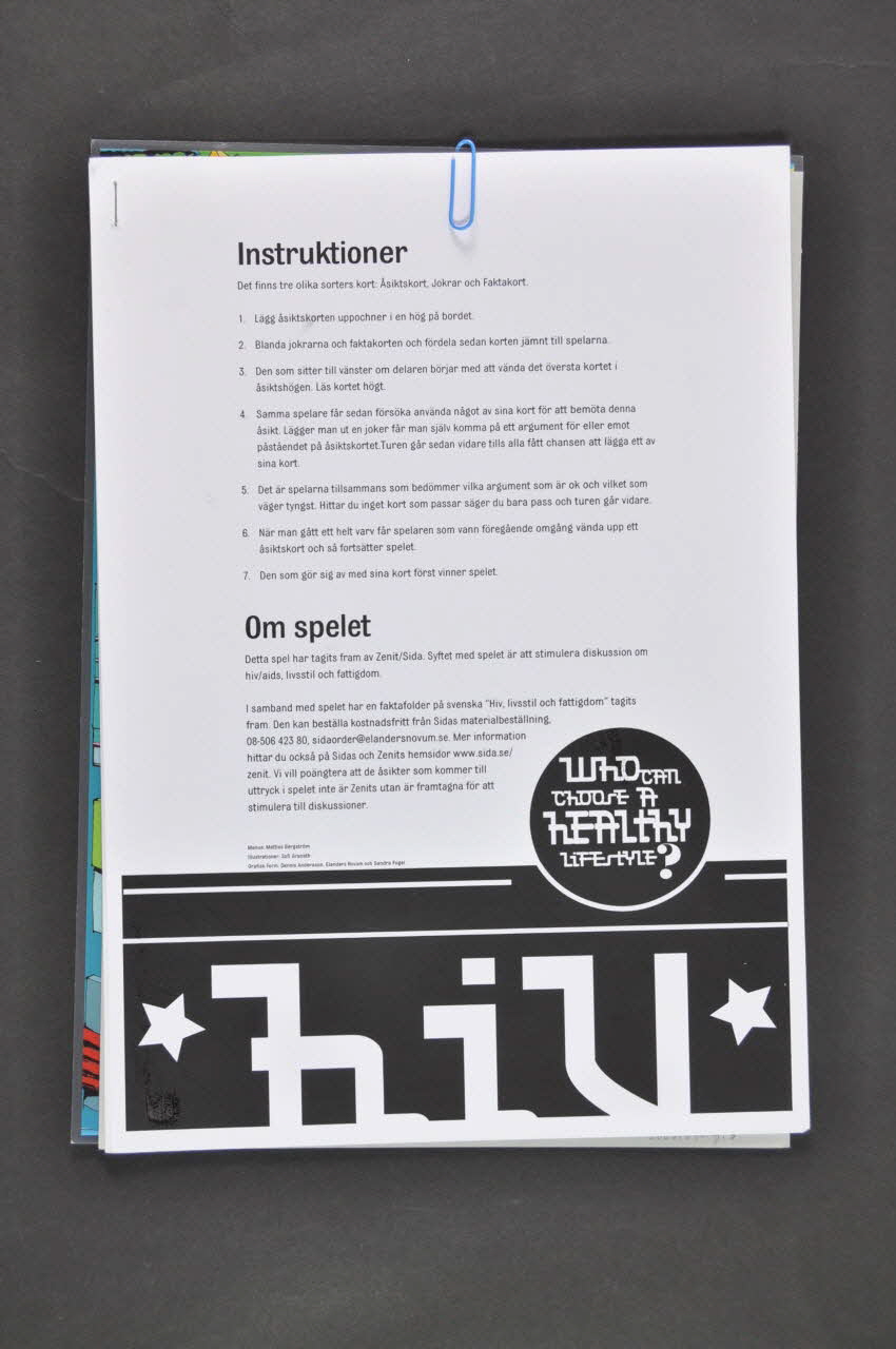 jeu "Karta över Zenit City" / "No rights - no power / a story about HIV, poverty and discrimination against women" (Pas de droits, pas de pouvoir / histoire sur le VIH, la pauvreté et la discrimination contre les femmes) 2005.40.4.1-3 Photo Mucem