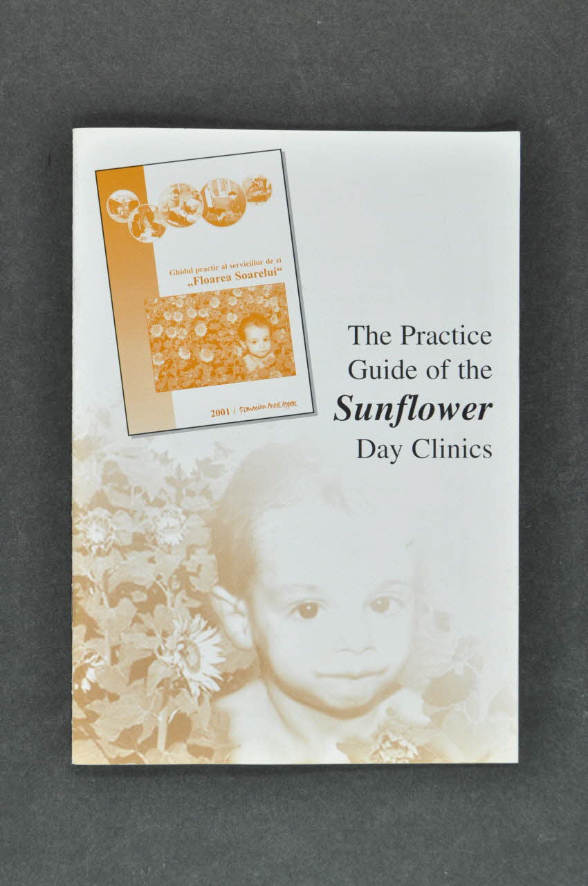 Romanian Angel Appeal BROCHURE "The practice Guide of the Sunflower day clinics" (Le guide pratique des cliniques de  jour "Sunflower") Roumanie 2001 2004.237.29 Photo Mucem