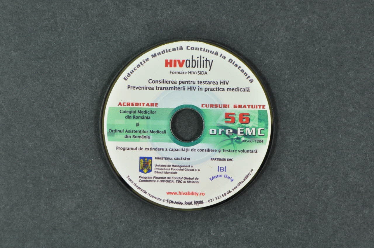 Romanian Angel Appeal CD-ROM "Educatie Medicala Continua la Distança : Consilierea pentru testarea  HIV Prevenirea transmiterii HIV in pratica medicala" ( Conseil pour les tests de dépistage du VIH / Formation médicale continue à distance) Roumanie 2002 2004.237.33 Photo Mucem