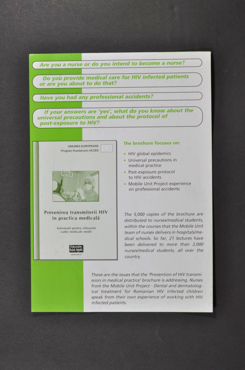 Romanian Angel Appeal prospectus "Prevention of HIV transmission in medical practice" (Prévention de la transmission du VIH dans la pratique médicale) Roumanie 2004 2004.237.43 Photo Mucem