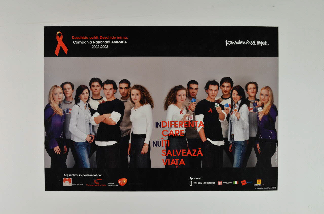 Romanian Angel Appeal / Seypa affiche "Indiferenta care nuiti salveaza viata" (L'indifférence ne sauve pas la vie) Roumanie 2002 2004.237.48 Photo Mucem