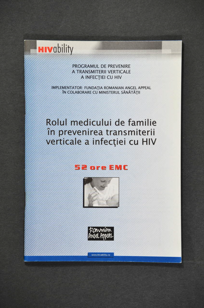 Romanian Angel Appeal BROCHURE "Rolul medicului de familie in prevenirea transmiterii verticale a infectiei cu HIV" (Rôle du médecin de famille dans la prévention de la transmission verticale de l'infection à VIH) Roumanie 2004 2004.237.51 Photo Mucem