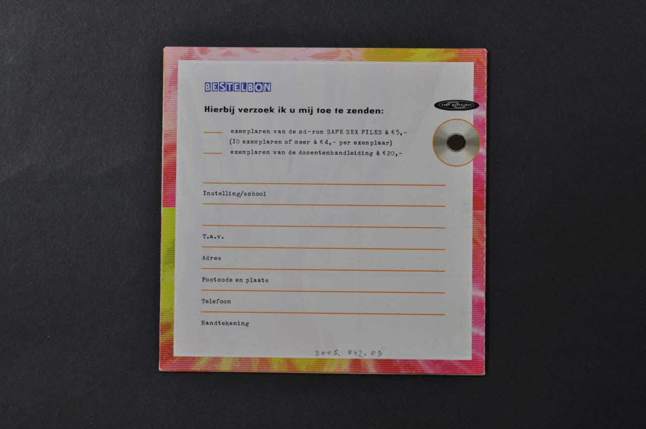 Dépliant "Safe sex files dé cd-rom over veilig vrijen en seksualiteit" (Fichiers safe sex sur un CD ROM sur le safe sex) 2005.42.9 Photo Mucem