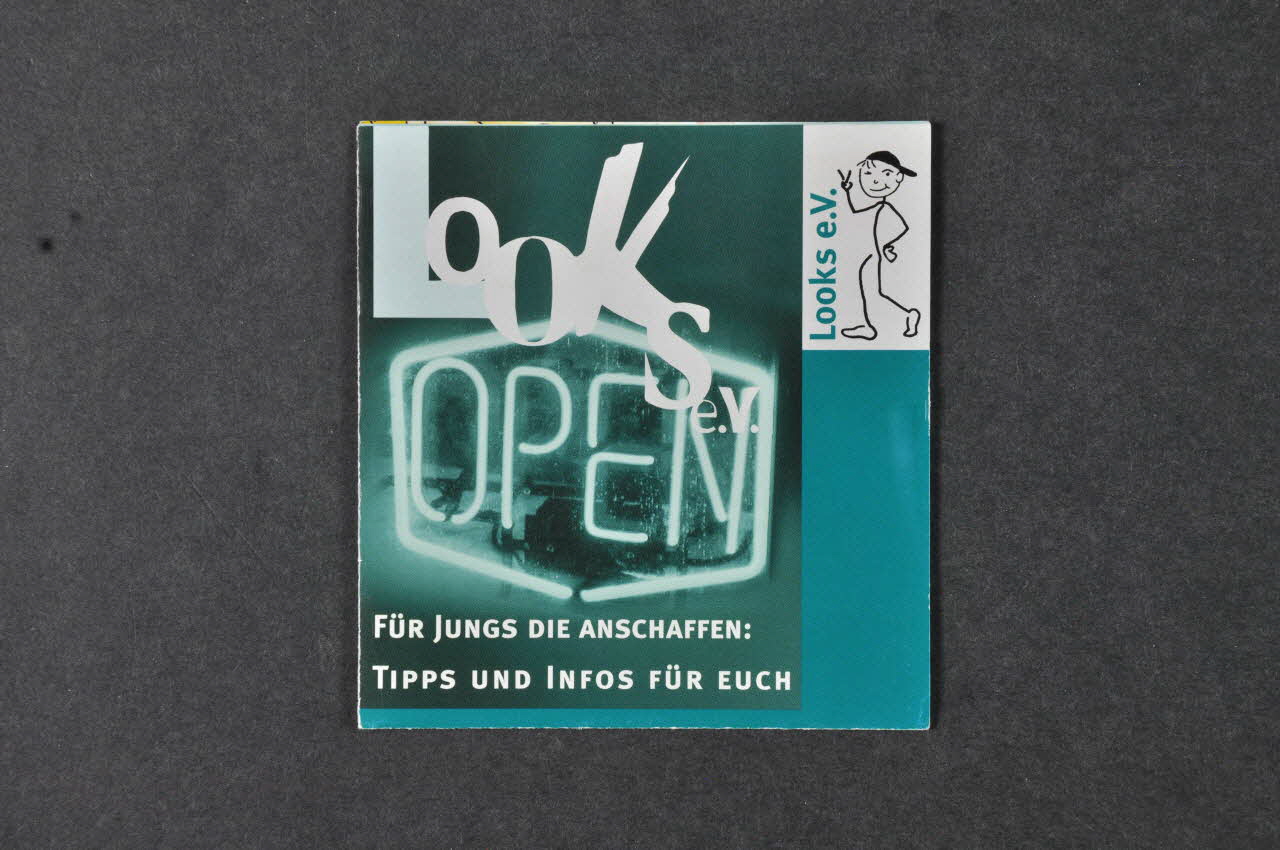 Dépliant "Looks open. Für Jungs die anschaffen : Tipps und infos für euch" (en allemand, espagnol, français, roumain, tchèque) (Pour les mecs qui font le trottoir) 2005.43.15 Photo Mucem