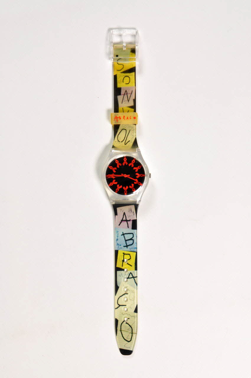 Abraço montre Montre  Abraço et rubans rouges Portugal 2002 2003.19.22.1 Photo Mucem